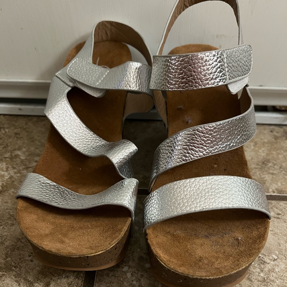 Wedge shoes